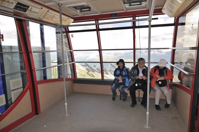 ピッツ・ネイル駅 [Piz Nair 3030m]周辺からの眺望