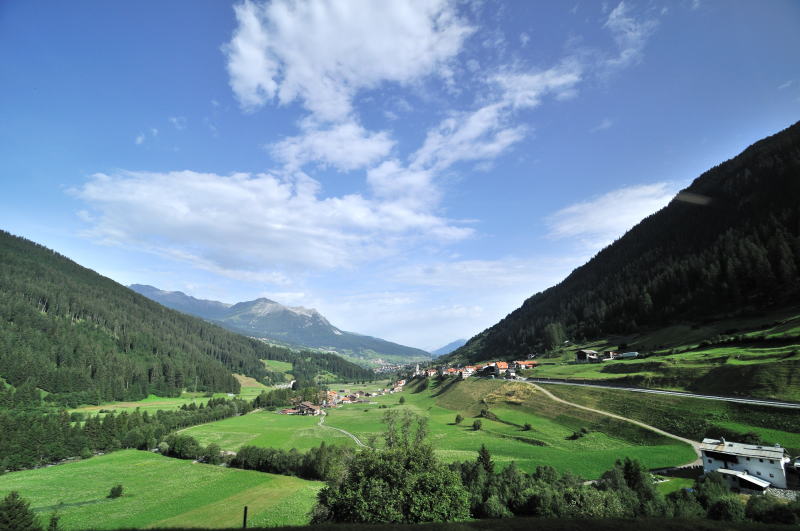 ユリア街道[Julierstrasse]のティンツェン[Tinzen]付近