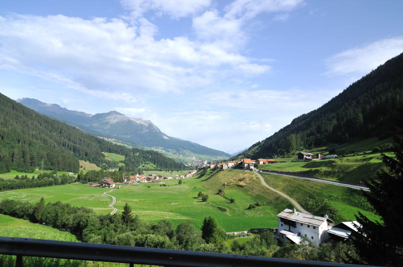 ユリア街道[Julierstrasse]のティンツェン[Tinzen]付近