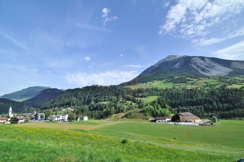 ユリア街道[Julierstrasse]のティーフェン・カステル[Tiefen-Castel]付近