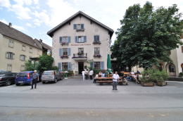 昼食のレストラン前(マインフェルト)