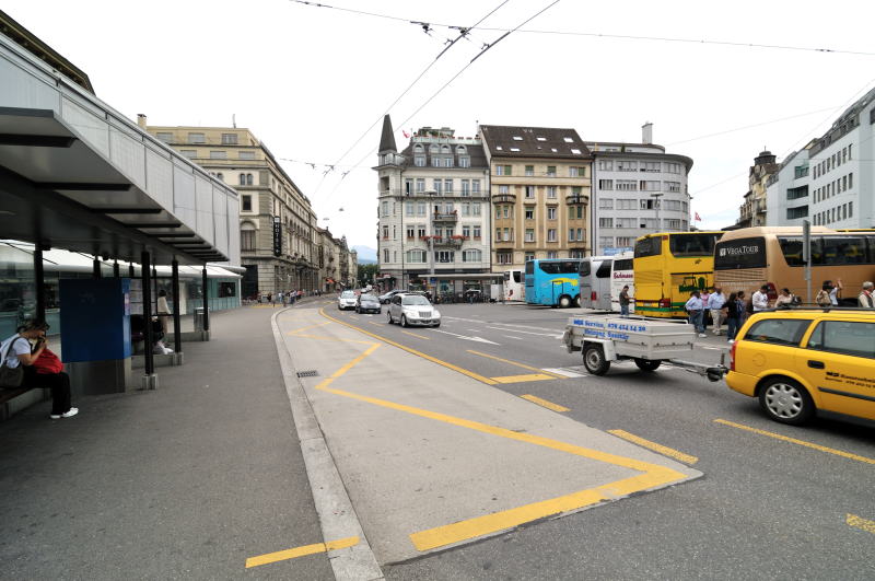 レーヴェン広場前からレーヴェン通り[Löwenstrasse]を望む(ルツェルン)