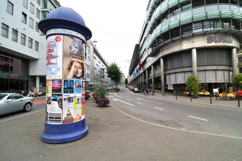 レーヴェン広場前からチューリッヒ通り[Zürichstrasse]を望む(ルツェルン)