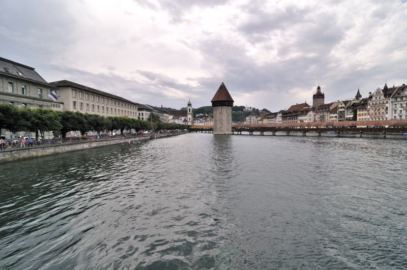 ルツェルン中央駅前のゼー橋[Seebrücke]から西方向を望む(ルツェルン)